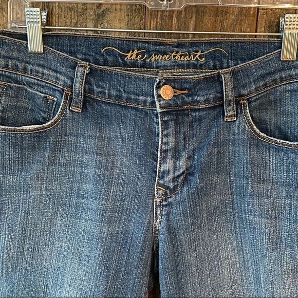 Old Navy 8* Blue Denim Cut-Off Sweetheart Raw Hem Bermuda Pocket Shorts - Picture 3 of 7